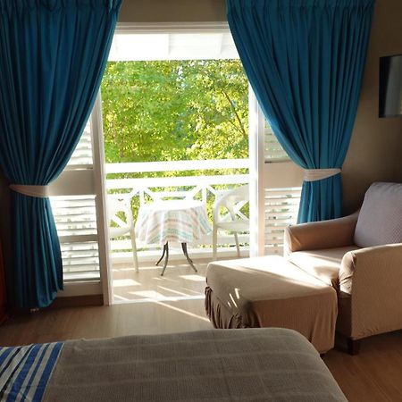 Point Village Studio Негрил Экстерьер фото